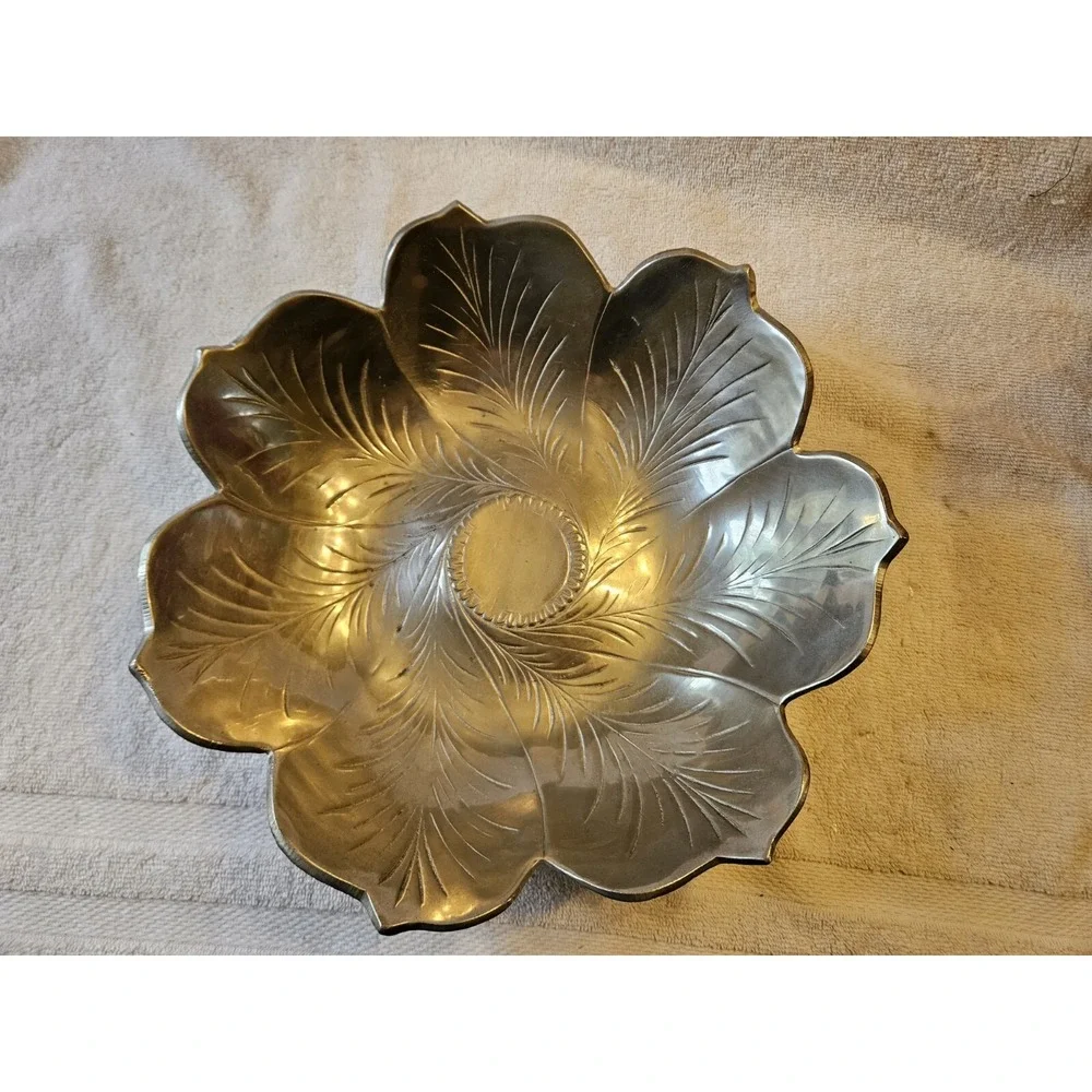 VTG Heavy Decorative Aluminum Flower-shape Bowl‎ Made in India 12 Inch